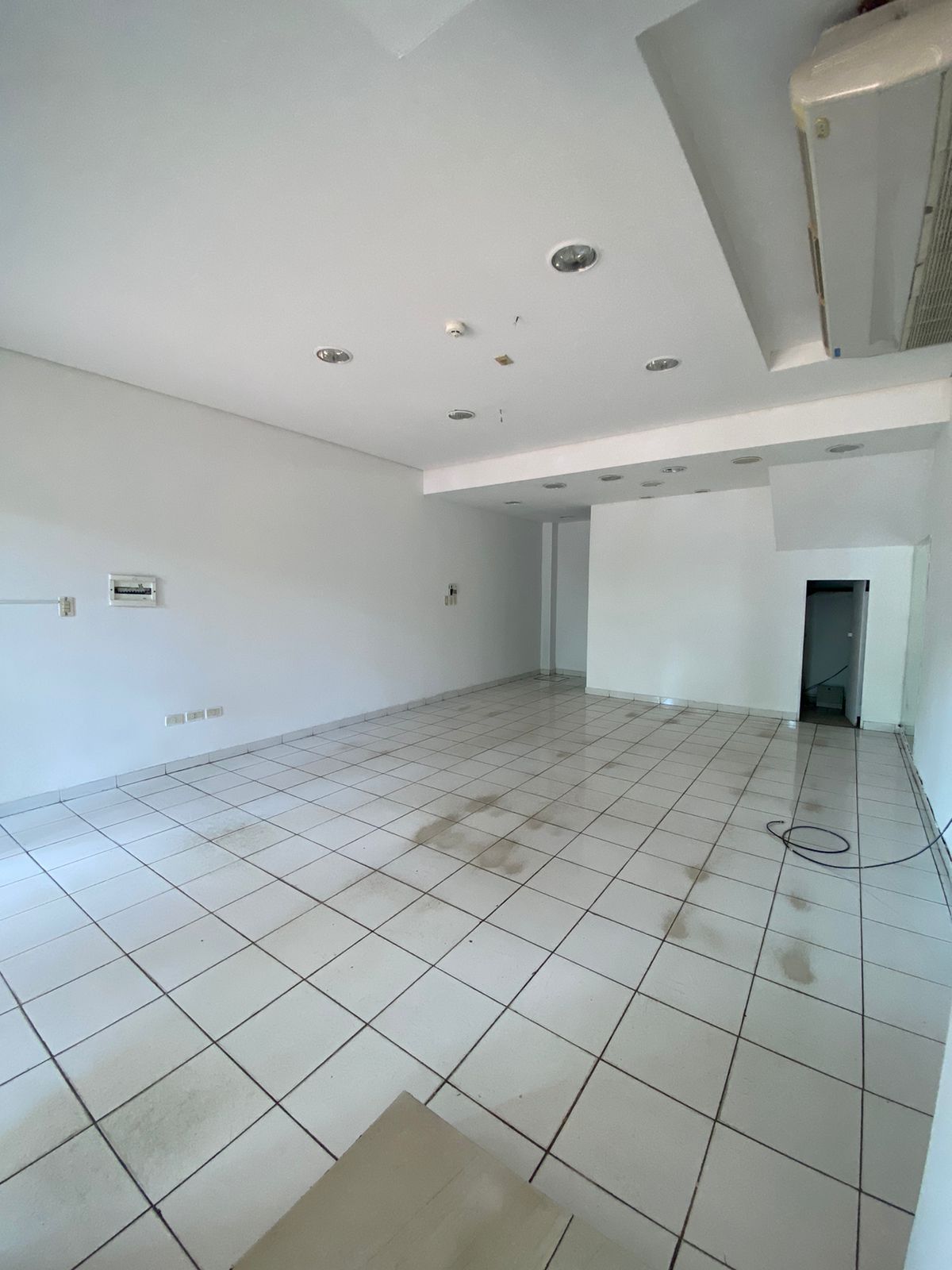 ALQUILER DE SALON COMERCIAL ZONA BOGGIANI — foto 2