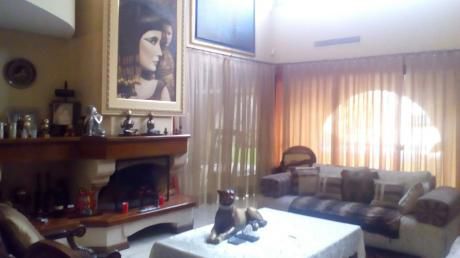 Vendo Residencia Villa Morra.