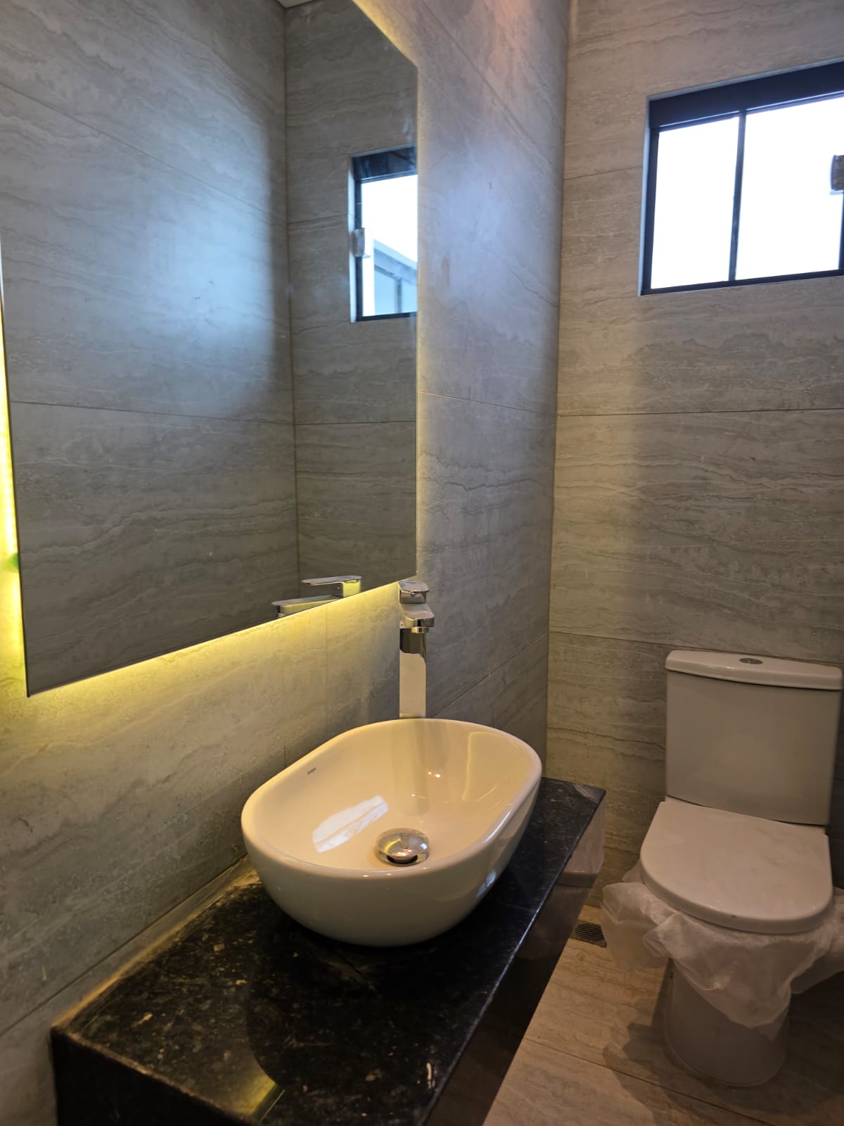 CASA ESTILO CHALET CON PISCINA EN BARRIO MBURICAO — foto 2