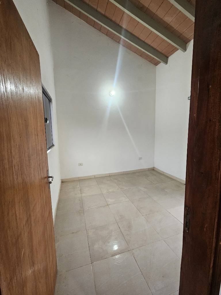 VENDO CHALET EN SANBER A 1 CUADRA DE RUTA LUQUE-SANBER — foto 2