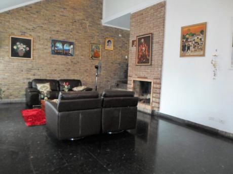 Casa En Venta 5 Dormitorios