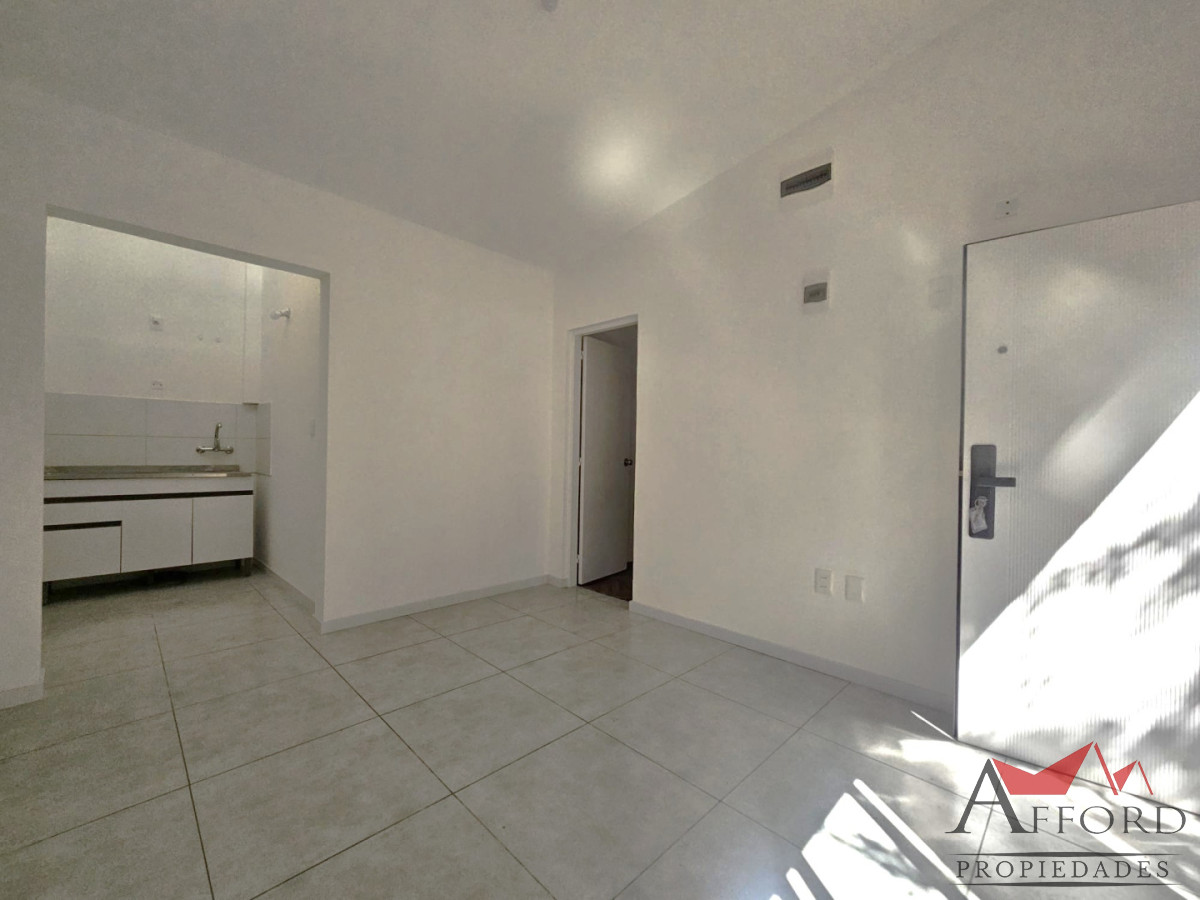 Alquiler apartamento de 1 dormitorio, planta baja. Próximo Portones Shopping. · Foto 1