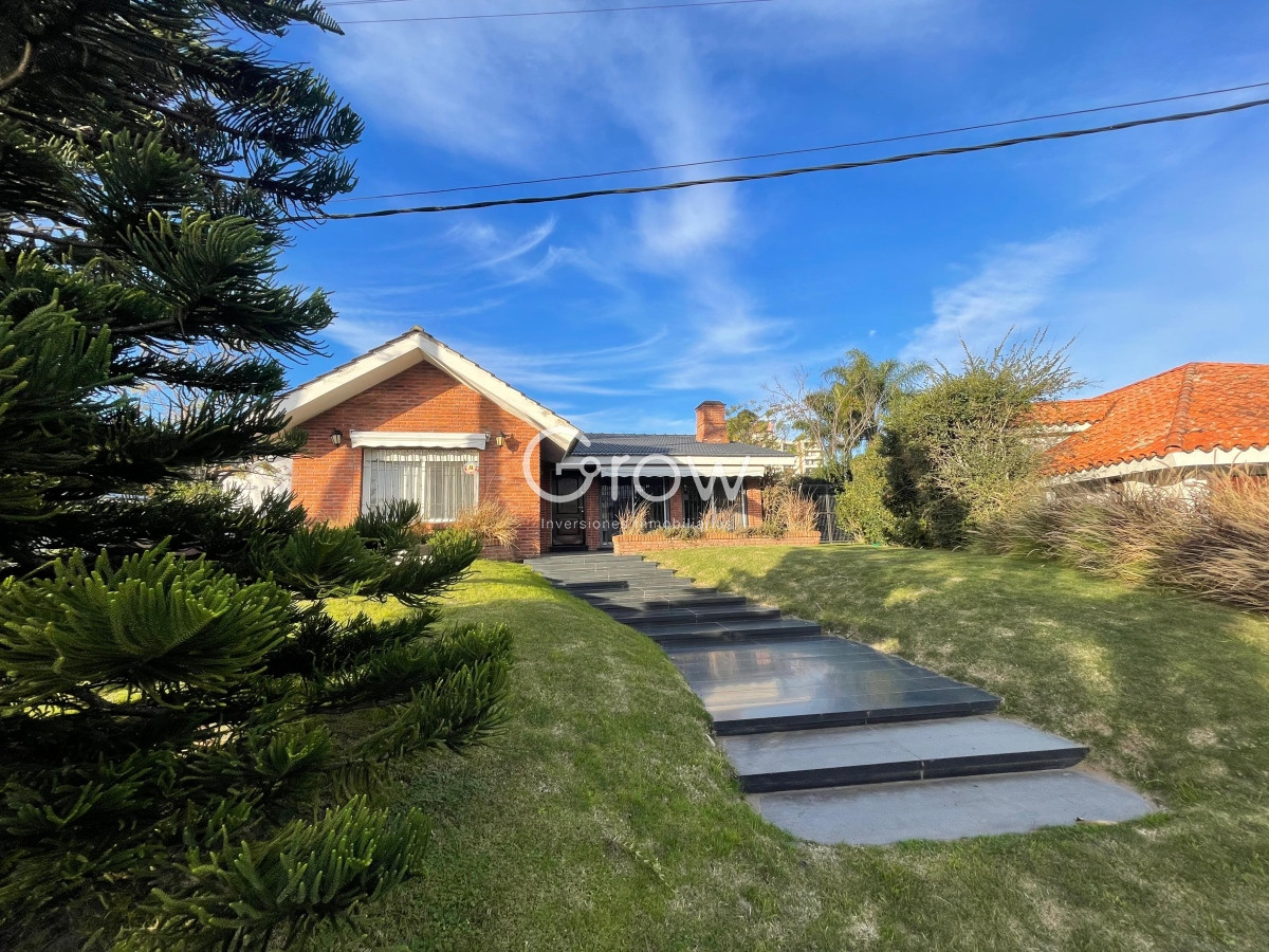 Hermosa casa en playa mansa