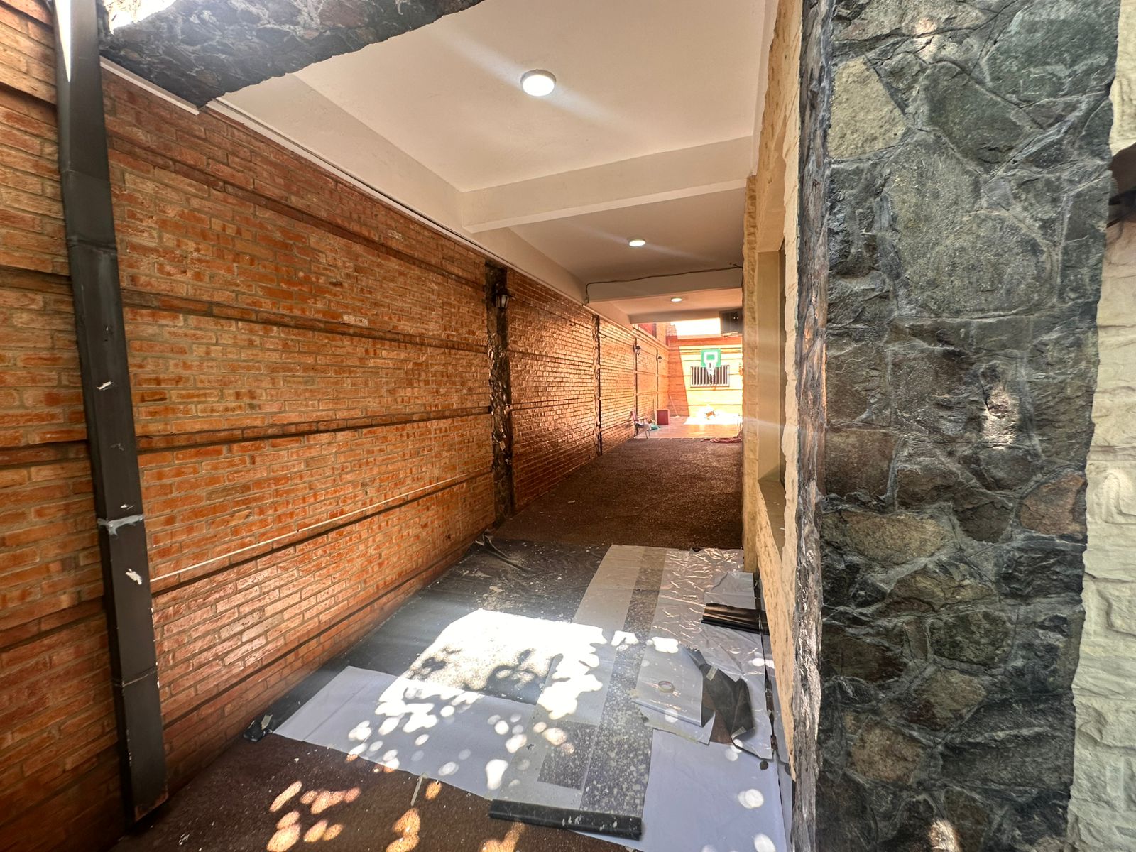ALQUILO CASA AMPLIA EN LAMBARE — foto 2