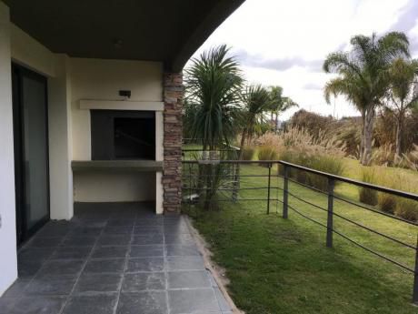 Apartamento En Barrio Con Seguridad