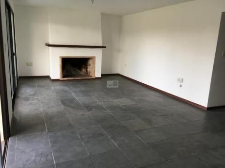 Apartamento En Barrio Con Seguridad