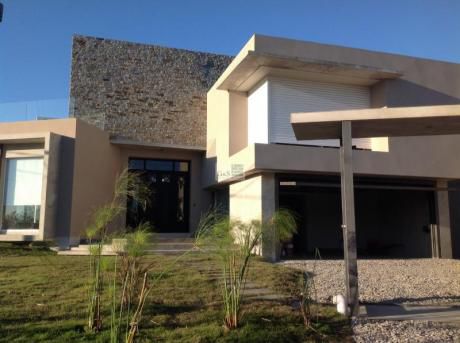 Moderna En Zona Barrio Lagos