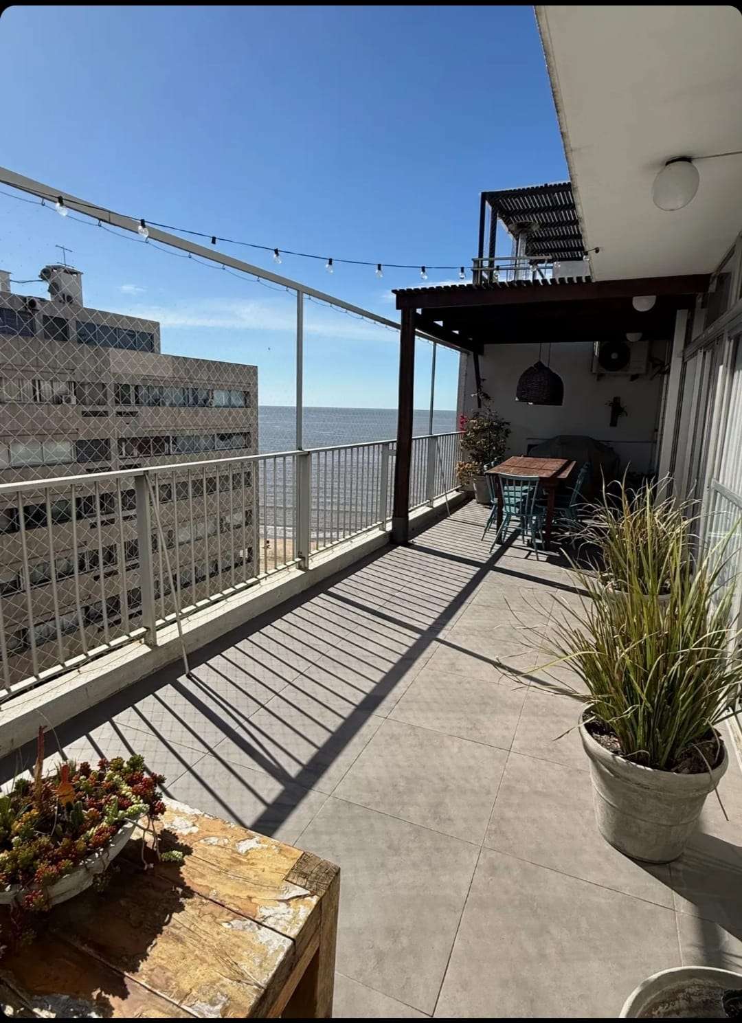ALQUILER | Apartamento  Pent-house 2 dormitorios (1 suite) con Garage Gran balcon en  Pocitos vista al mar · Foto 1