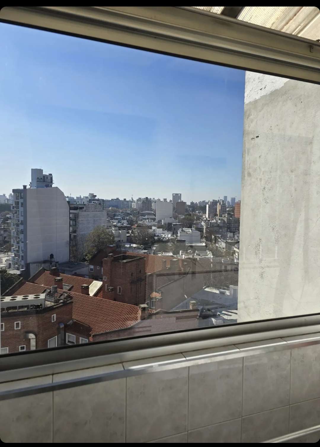 ALQUILER | Apartamento  AMOBLADO 2 Dormitorios  2 baños 1 Cochera en Pocitos con Balcón Espacioso · Foto 2