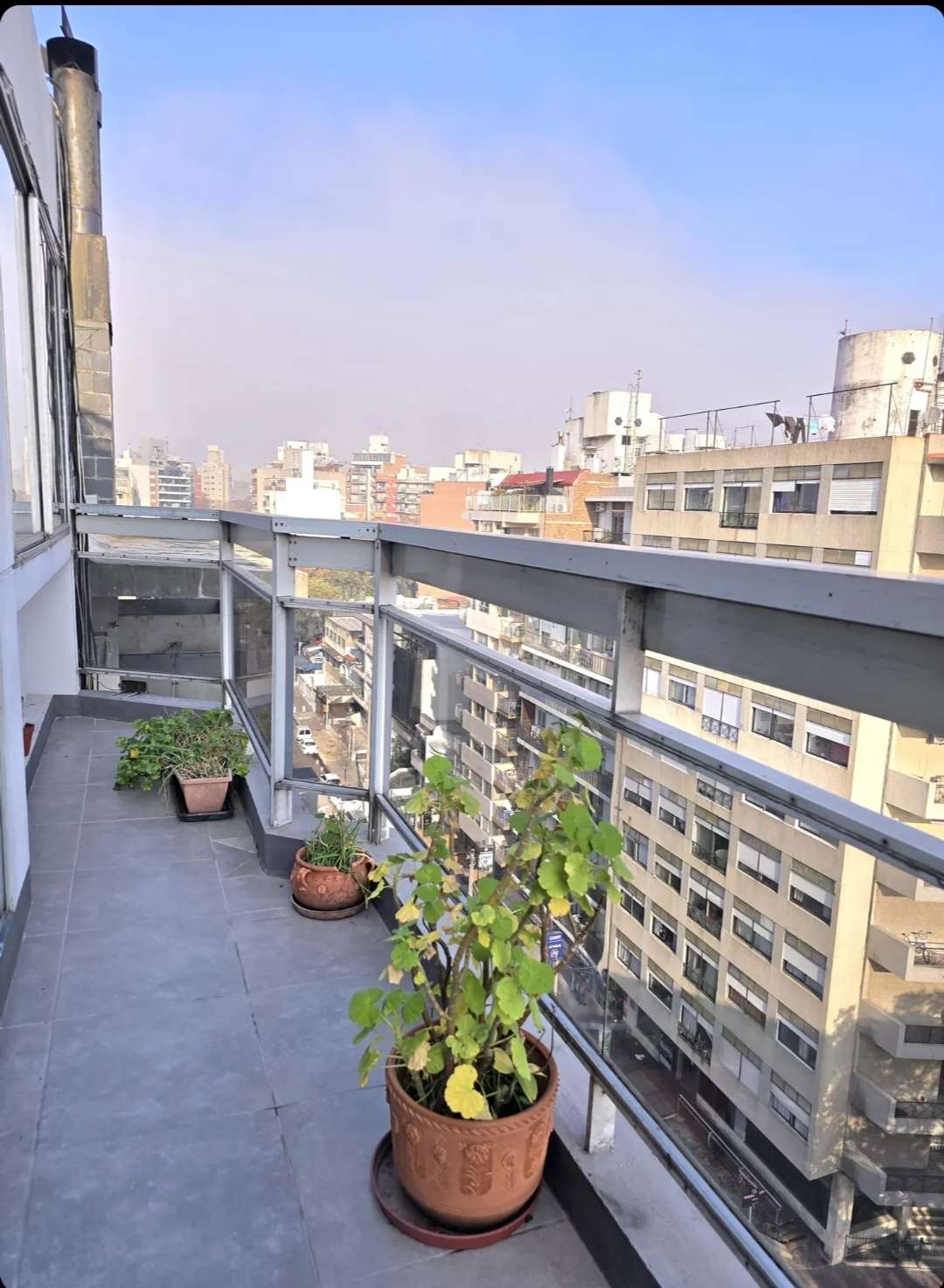 ALQUILER | Apartamento  AMOBLADO 2 Dormitorios  2 baños 1 Cochera en Pocitos con Balcón Espacioso · Foto 1