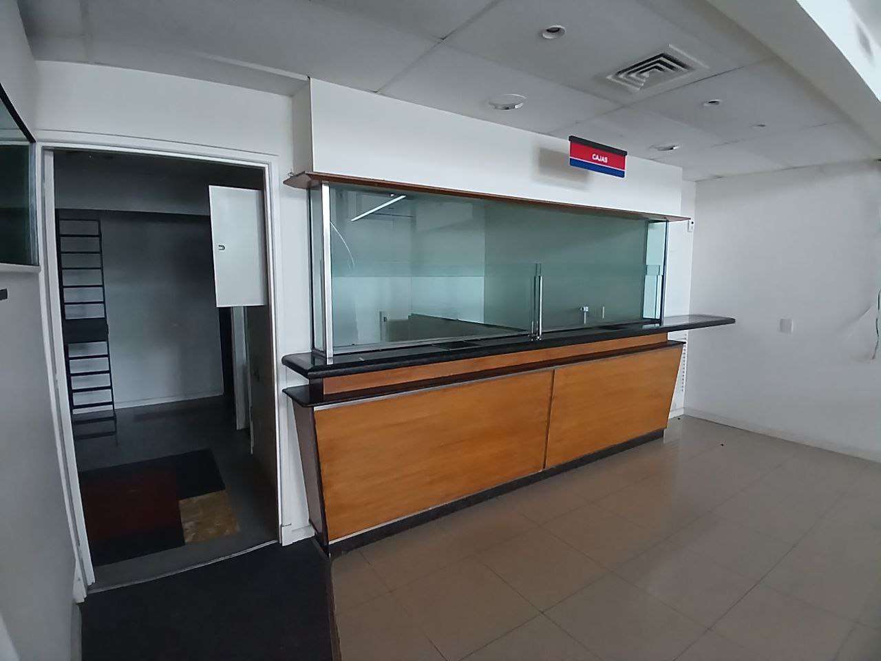 Alquiler  anual  de Gran Local Comercial | Oportunidad de inversión! · Foto 8