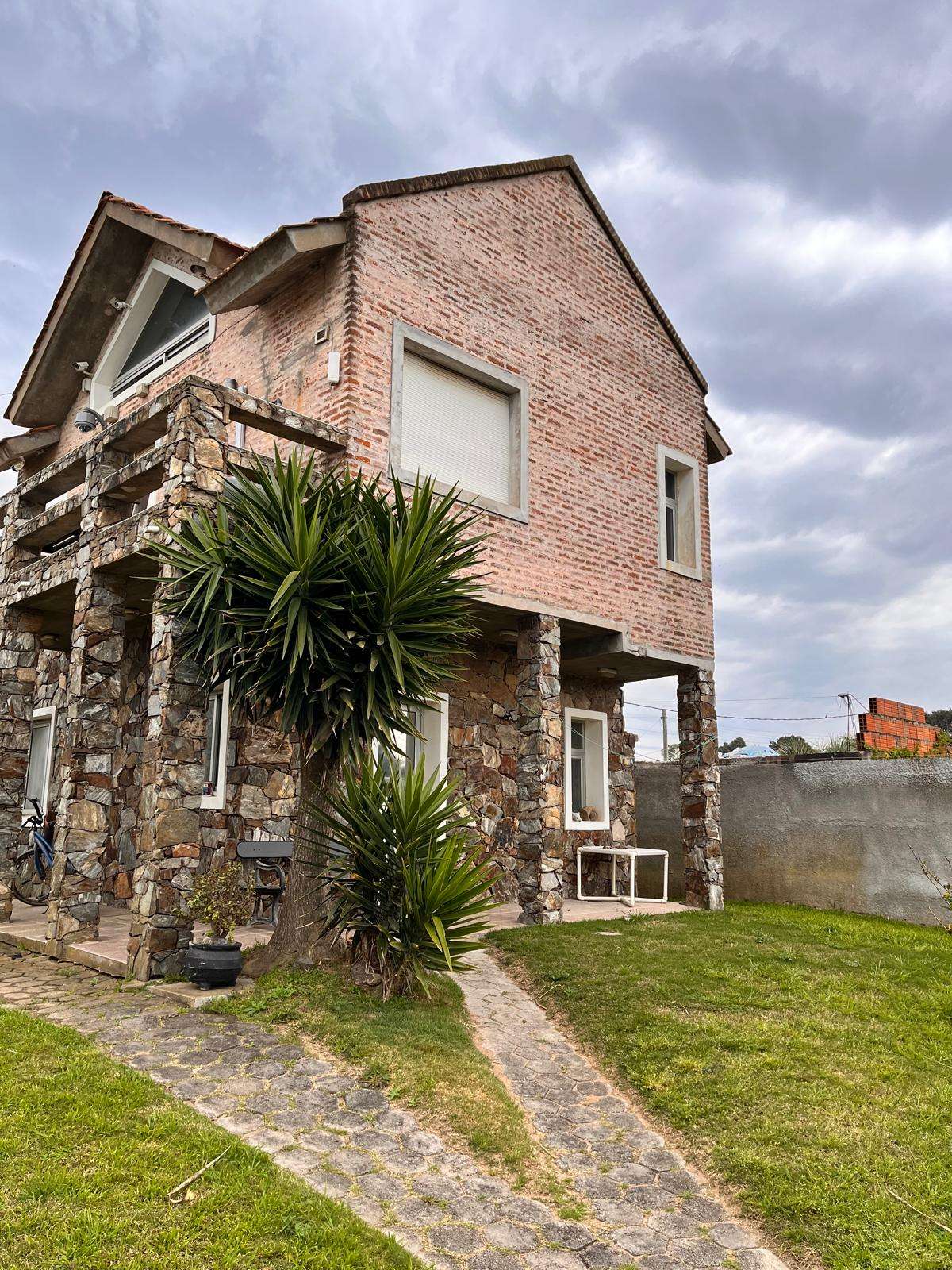 ALQUILER ANUAL, BALNEARIO BS. AS, 2 dormitorios ( 1 en suite),  2 baños, amoblado, aire, alarma , a 60 mts. del mar