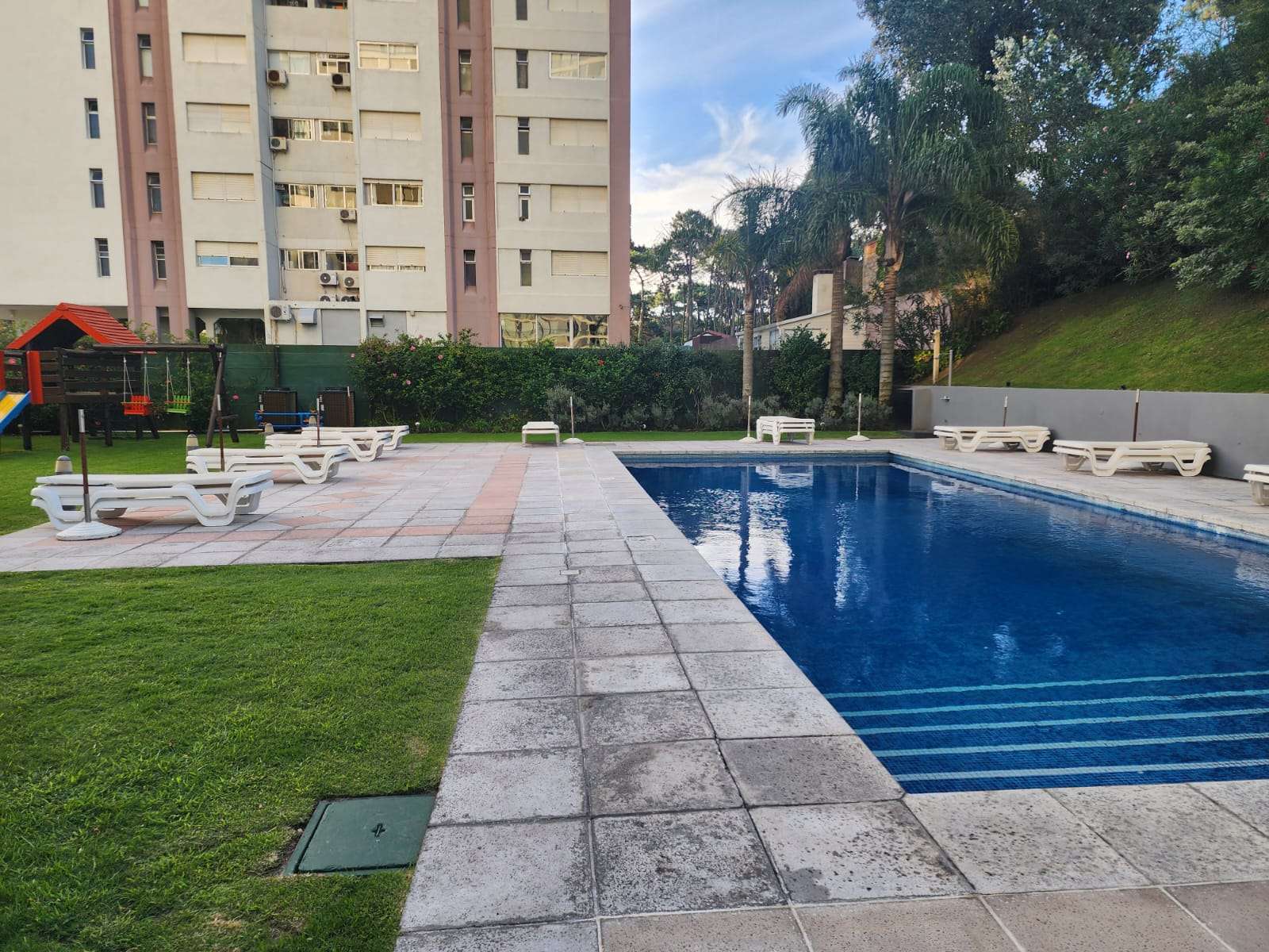 ALQUILER | Apartamento en Punta del Este |2 dormitorios | 2 Baños | 1 Cochera . Av. Rosevelt