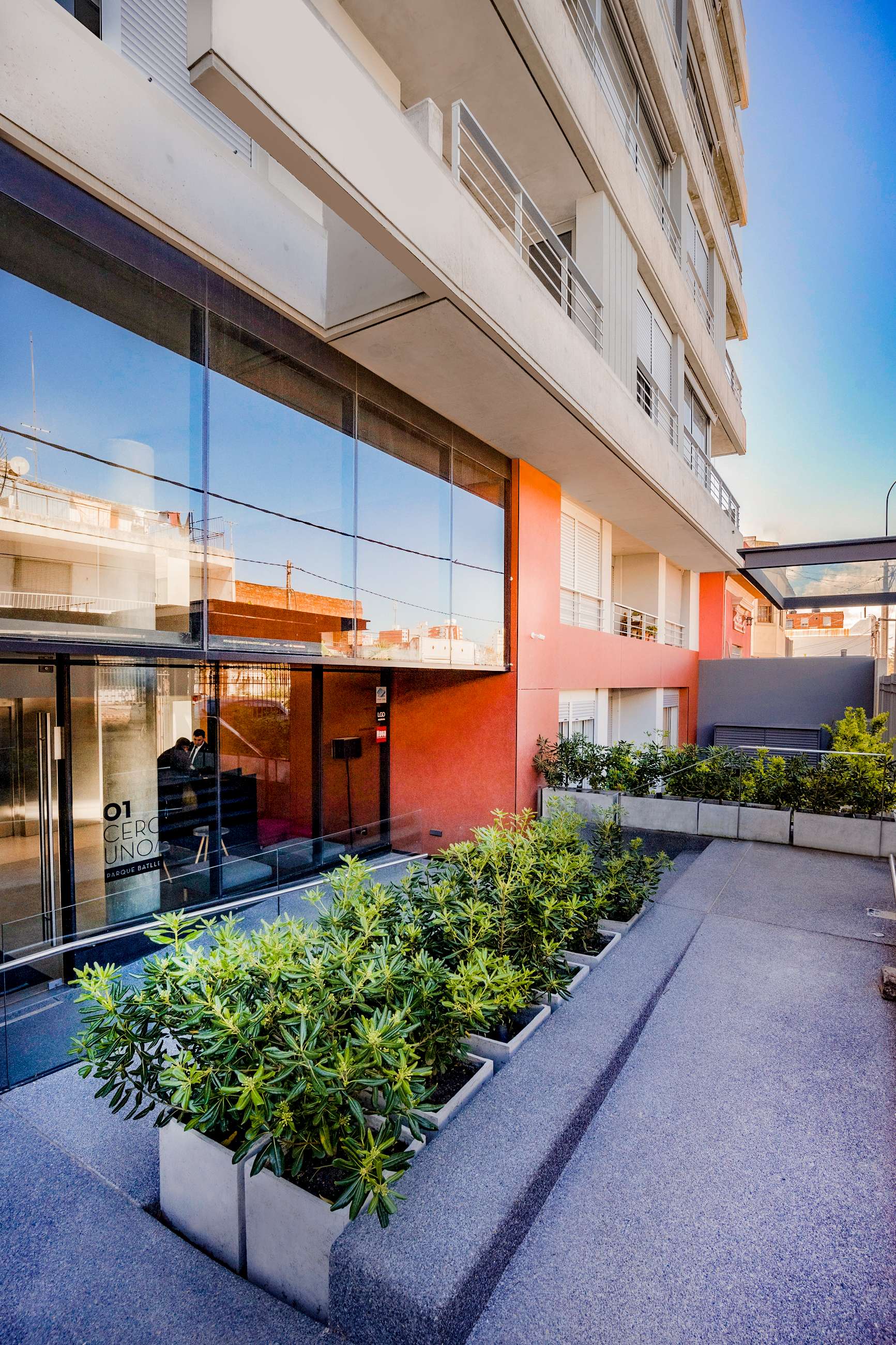 VENTA APARTAMENTO 3 DORMITORIOS CON TERRAZA, PARQUE BATLLE, MONTEVIDEO.