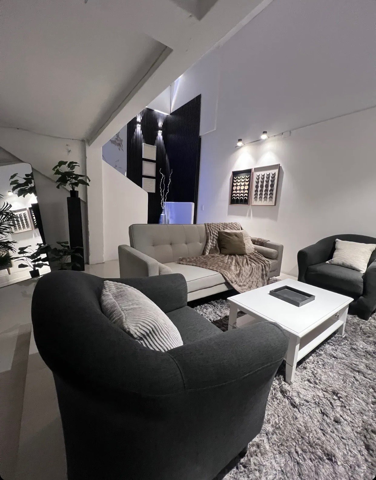 ALQUILER | Apartamento Dúplex Amoblado de 1 Dormitorio con Cochera | Ciudad Vieja · Foto 1