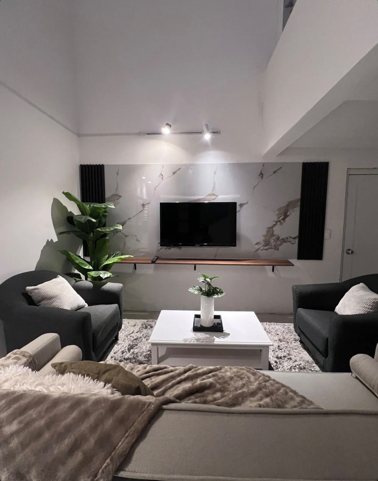 ALQUILER | Apartamento Dúplex Amoblado de 1 Dormitorio con Cochera | Ciudad Vieja · Foto 3