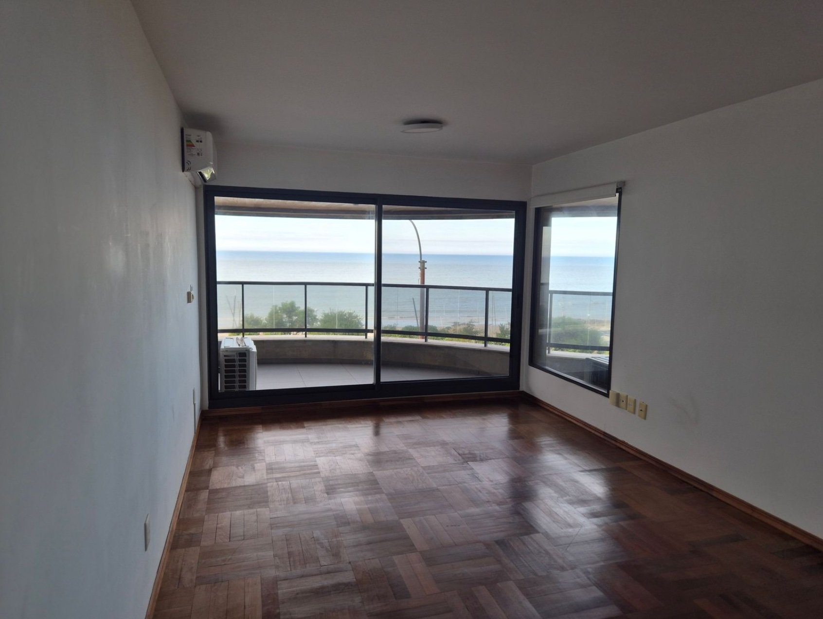 Apartamento en alquiler de 2 dormitorios 3 baños y garaje en Malvín · Foto 5