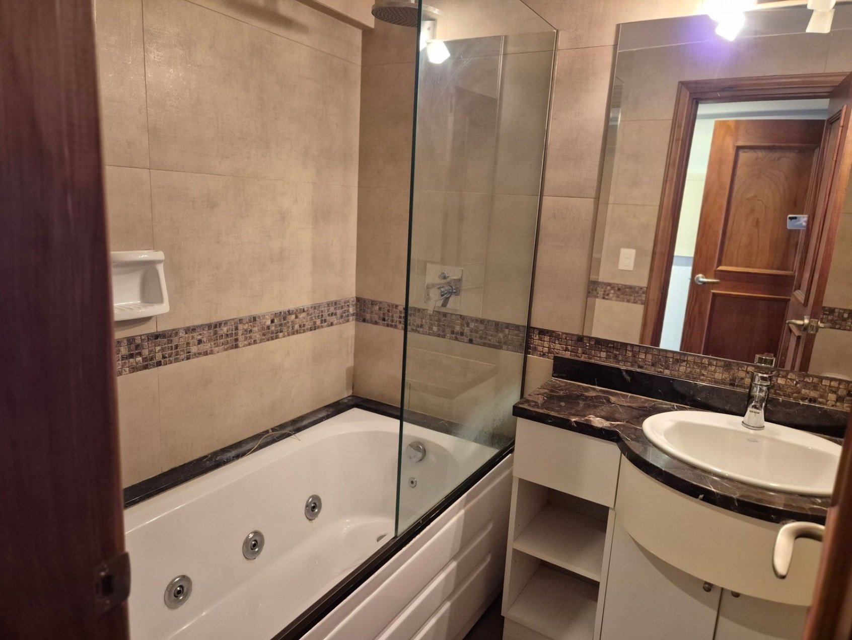 Apartamento en alquiler de 2 dormitorios 3 baños y garaje en Malvín · Foto 9