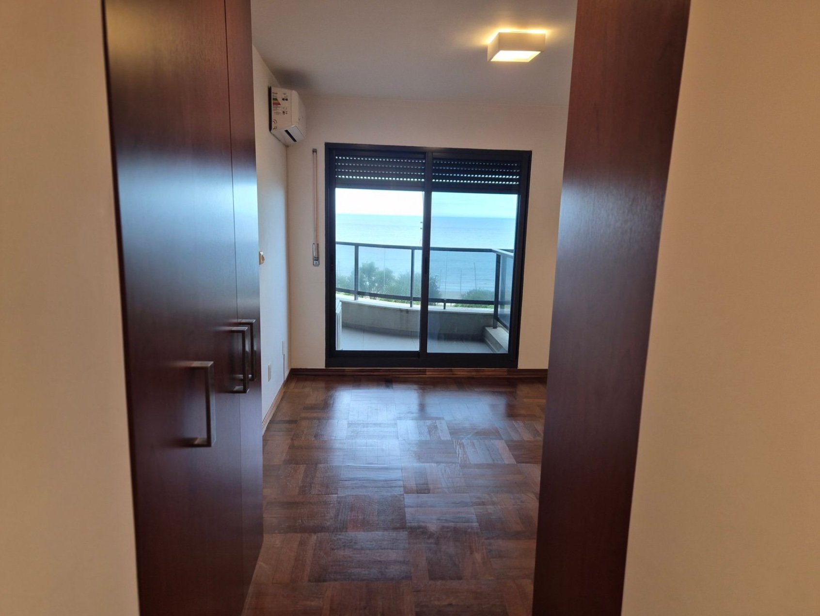Apartamento en alquiler de 2 dormitorios 3 baños y garaje en Malvín · Foto 3