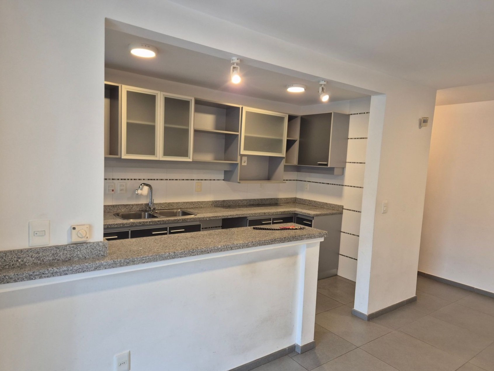 Apartamento en alquiler de 2 dormitorios 3 baños y garaje en Malvín · Foto 8