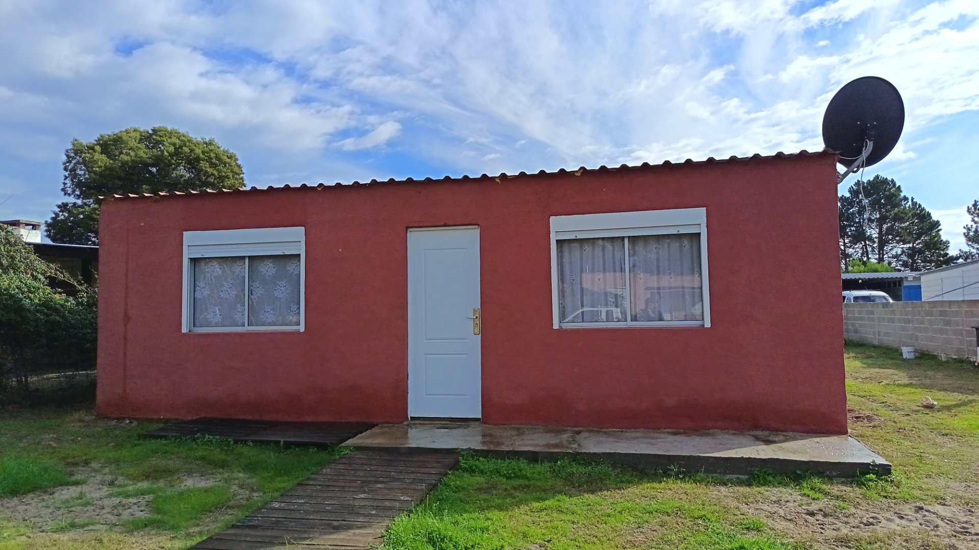 ALQUILER | Casa en Las Toscas. 1 dormitorio. 1 baño. Jardín al frente. · Foto 3