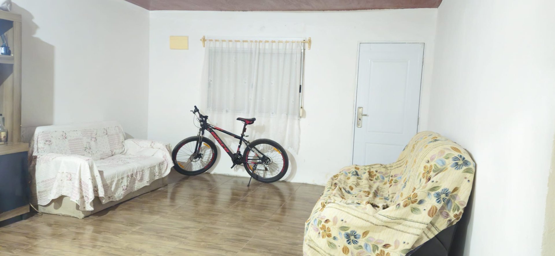ALQUILER | Casa en Las Toscas. 1 dormitorio. 1 baño. Jardín al frente. · Foto 7