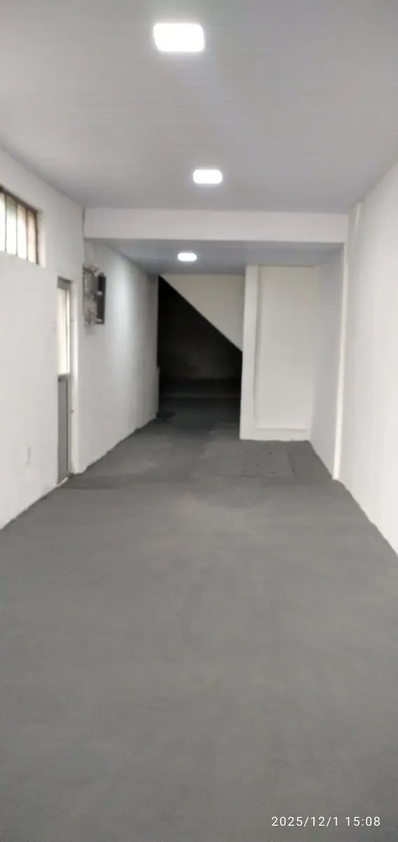 ALQUILER //Amplio local comercial de 120 m² en Avenida Islas Canarias, Montevideo · Foto 3