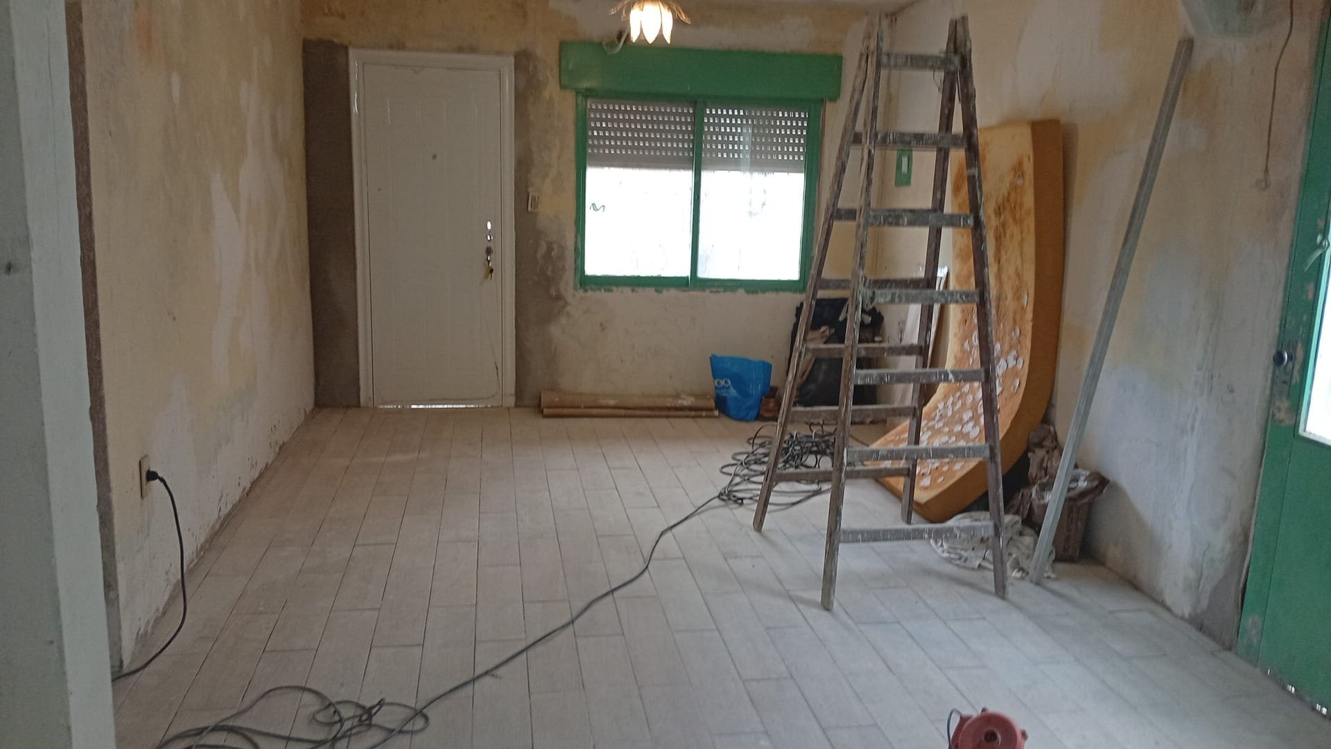 ALQUILER //Amplio local comercial de 120 m² en Avenida Islas Canarias, Montevideo · Foto 7