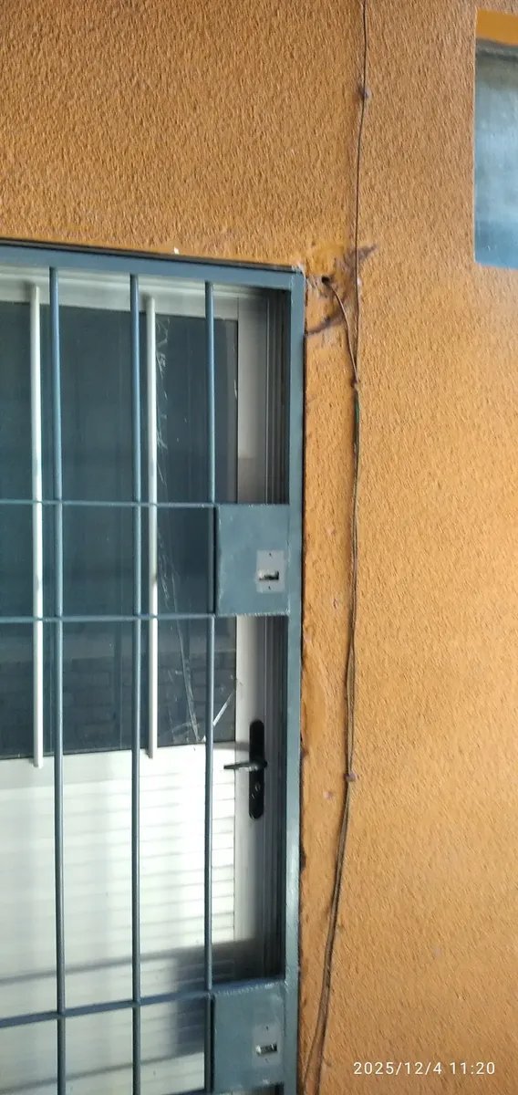 ALQUILER //Amplio local comercial de 120 m² en Avenida Islas Canarias, Montevideo · Foto 5