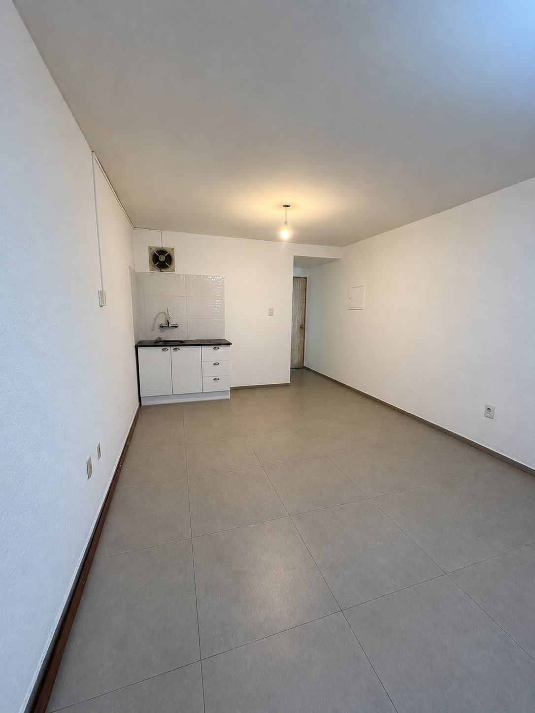 Se alquila Monoambiente en Torre Solís, Barrio Sur
