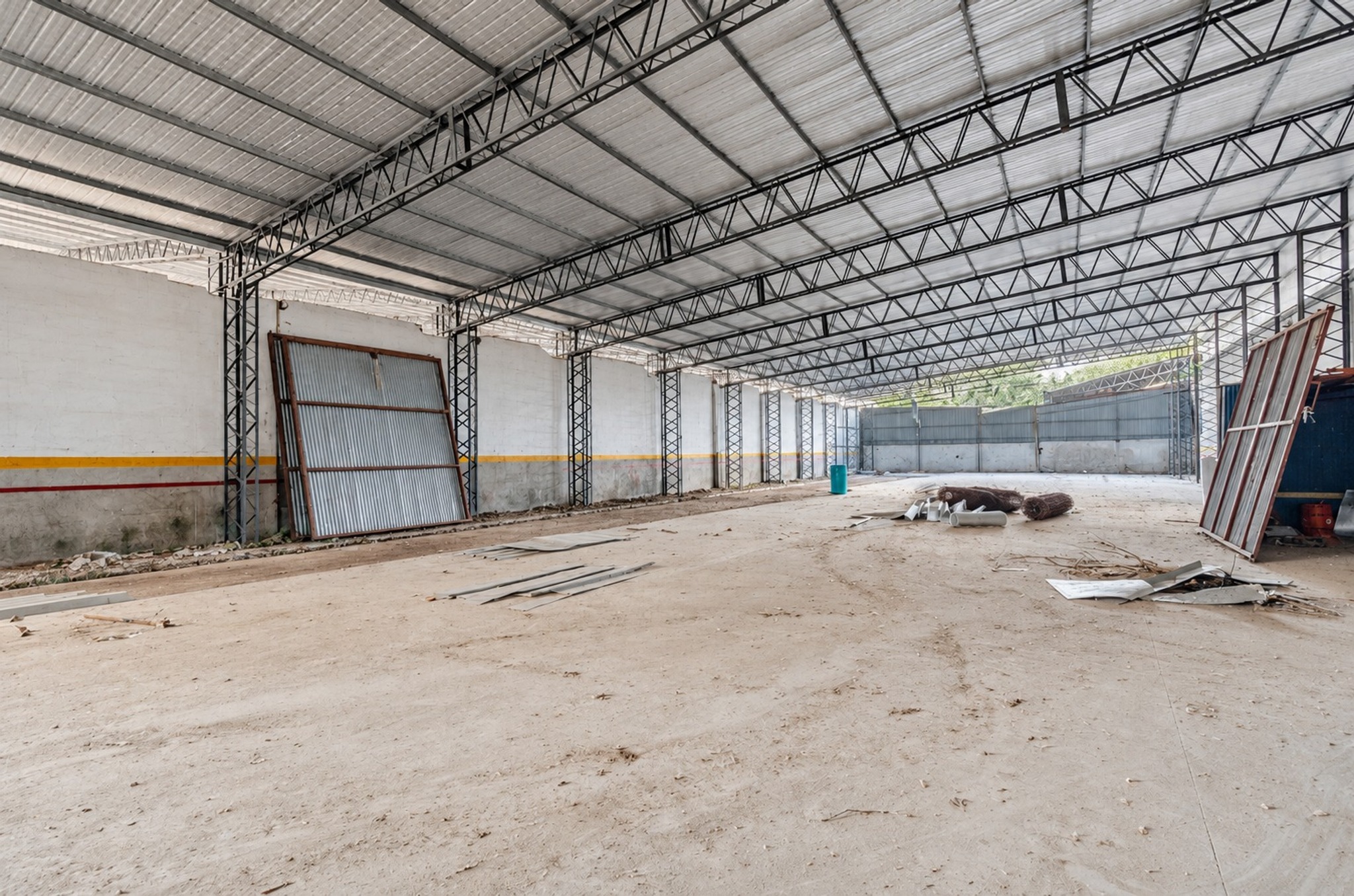 Alquiler Depósito 1500 m² Bella Vista · Foto 2
