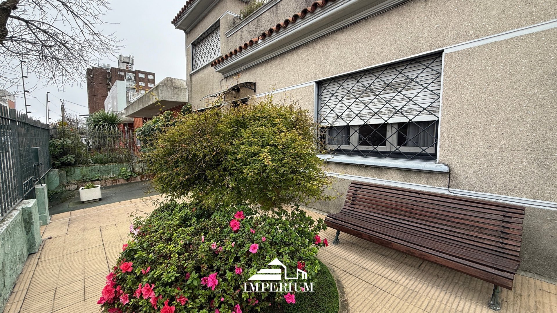 Venta Terreno en Esquina con Renta La Blanqueada