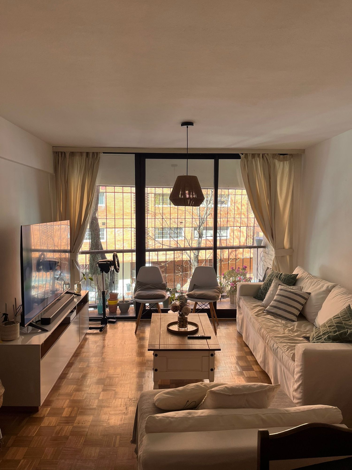 Apartamento de 2 dormitorios con garage en Pocitos · Foto 2