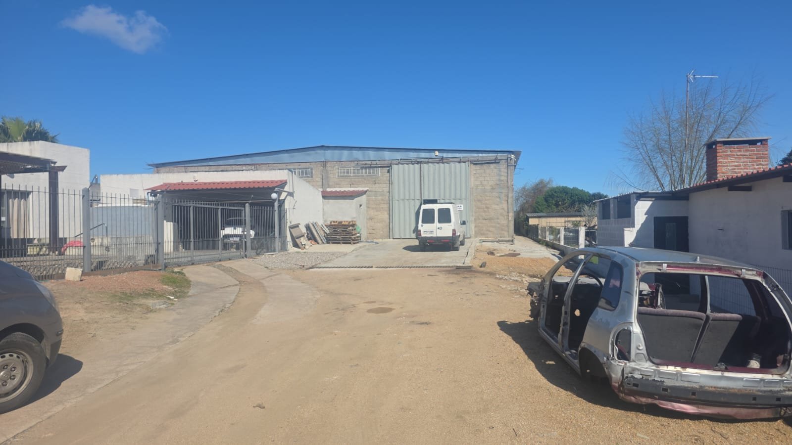 Alquiler Depósito 900 m² Empalme Olmos · Foto 1