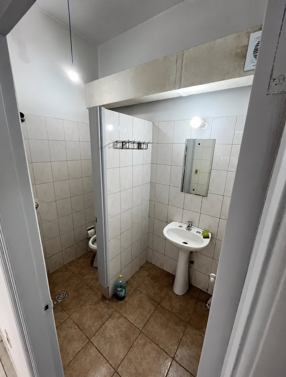 Alquiler Local comercial 120 m² en Tres Cruces · Foto 6