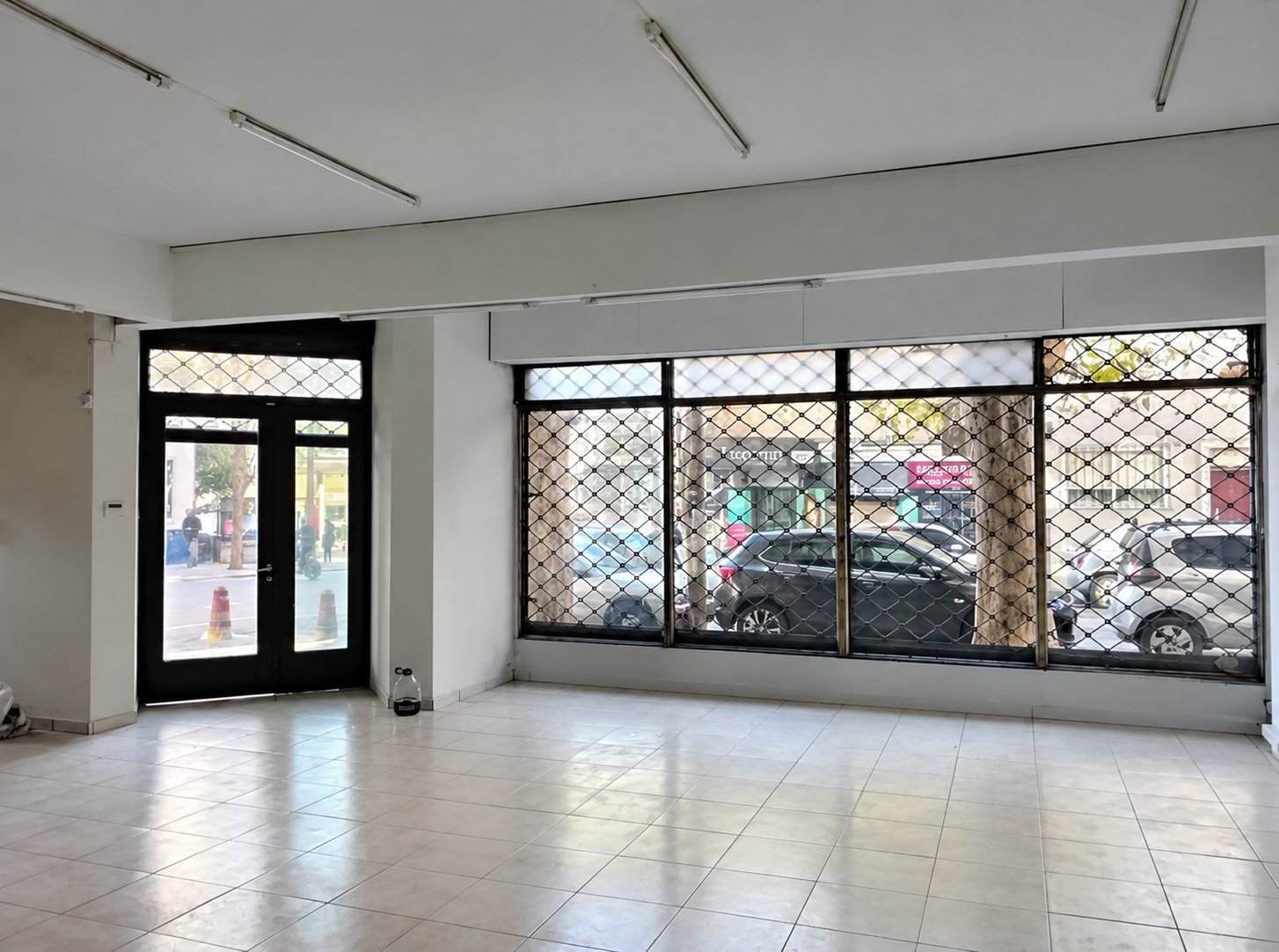 Alquiler Local comercial 120 m² en Tres Cruces · Foto 1
