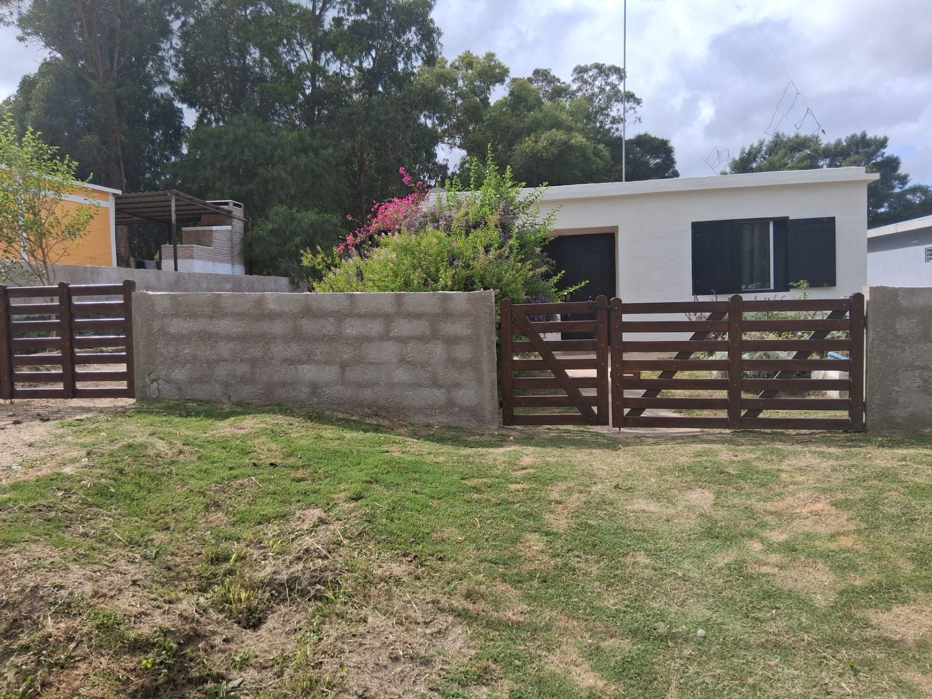 Alquilo Casa Anual 2 dormitorios Playa Hermosa  Luc deposito · Foto 1