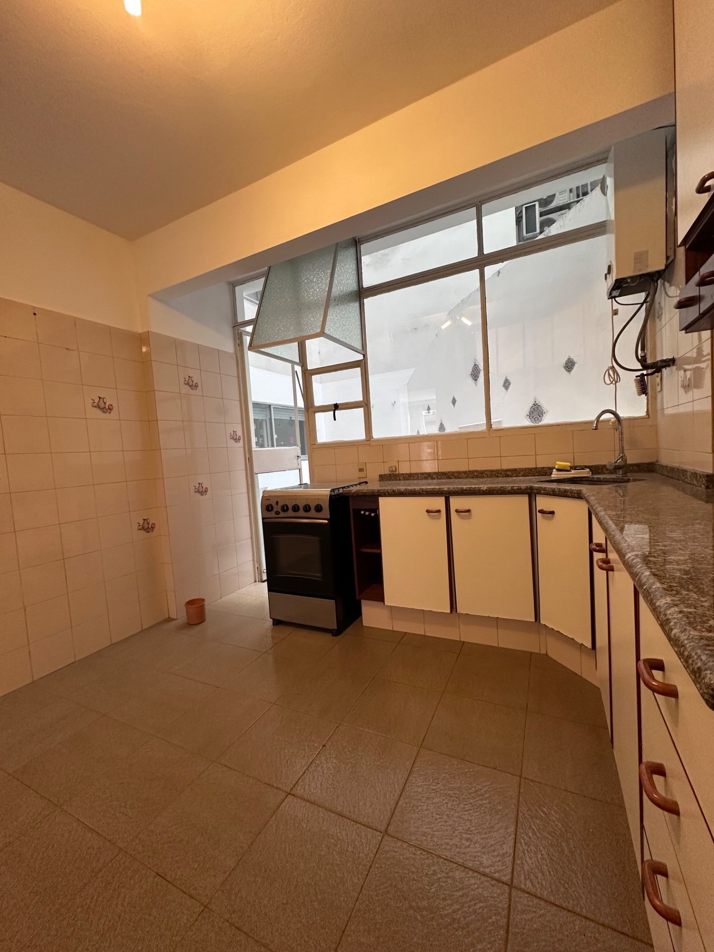 Alquiler Apartamento 4 dormitorios y garaje en Barrio Sur · Foto 8