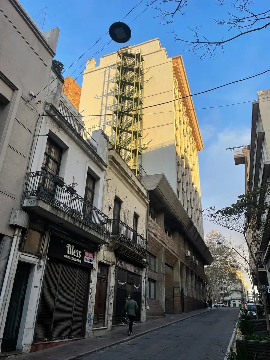 Alquiler Excelente Local Comercial 200 m² Ciudad Vieja · Foto 3