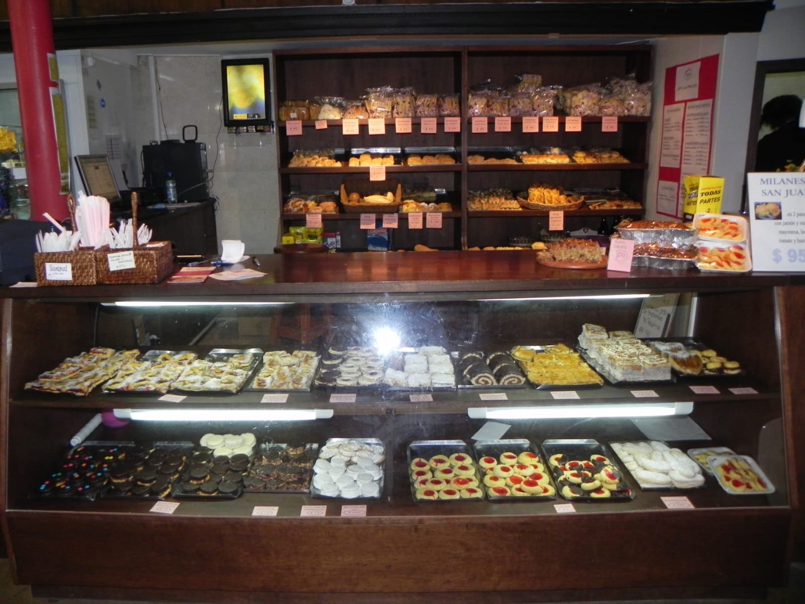 Alquiler Excelente Local Comercial 200 m² Ciudad Vieja · Foto 7