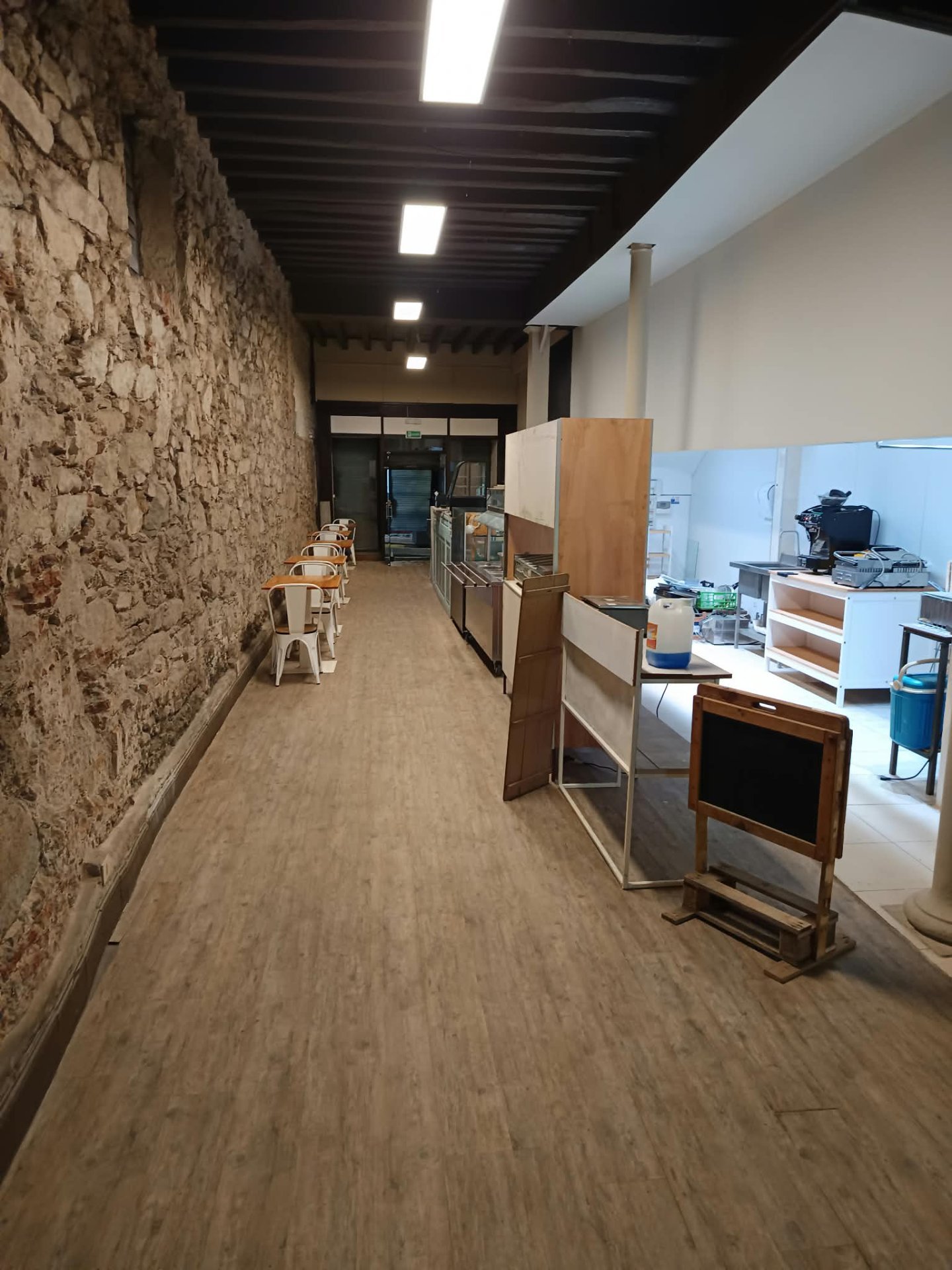 Alquiler Excelente Local Comercial 200 m² Ciudad Vieja · Foto 1