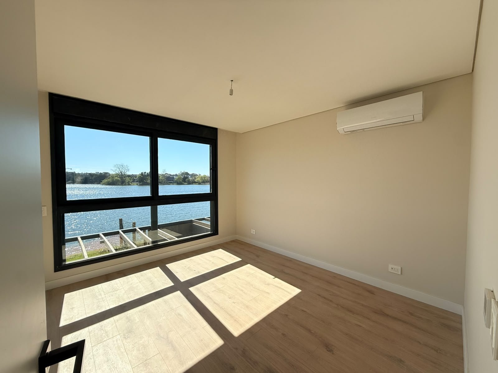 ALQUILA CASA EN HOUSING 3 DORMITORIOS EN MARINAS DE CARRASCO · Foto 4