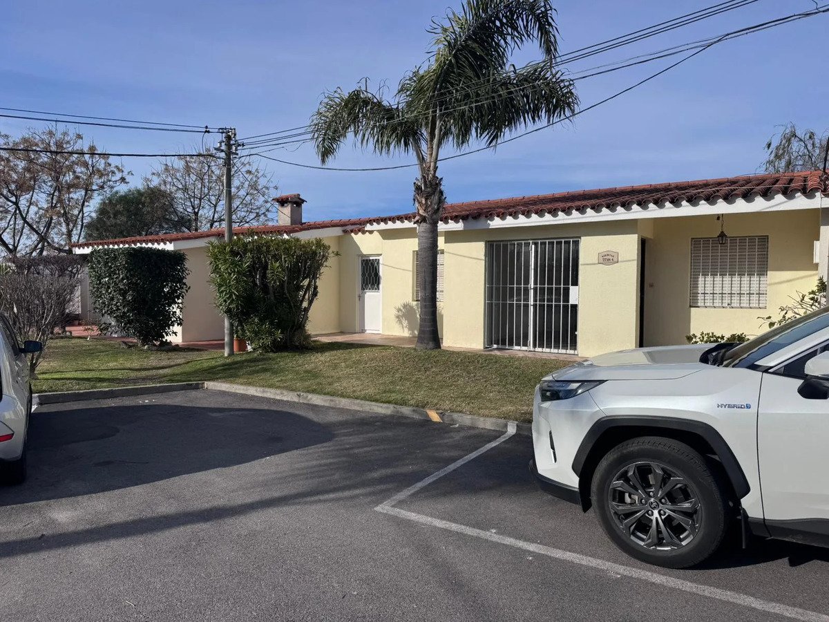 Alquiler Casa 4 dormitorios en Carrasco con Cochera · Foto 9