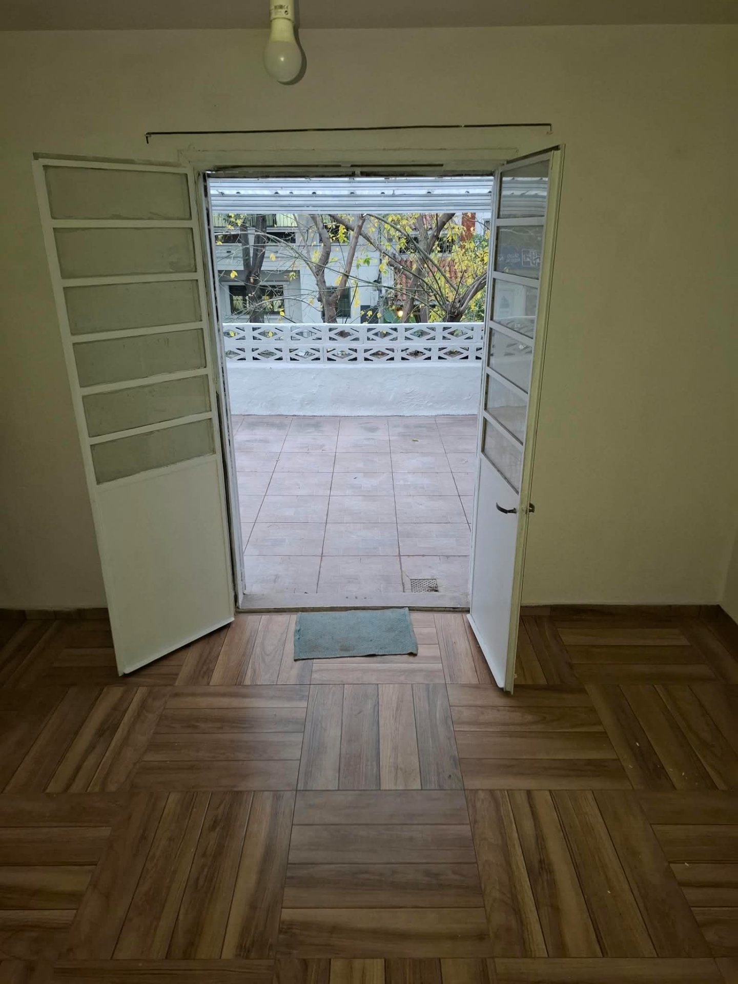 Alquiler Apartamento 1 dormitorio, patio SIN GASTOS COMUNES Tres Cruces · Foto 5