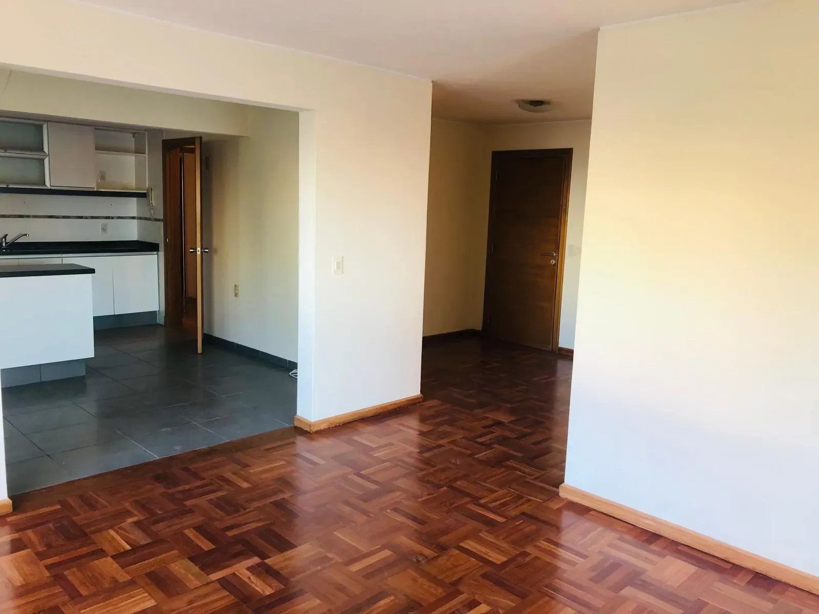 Alquiler Apartamento de 3 Dormitorios y 2 Cocheras Malvín · Foto 3