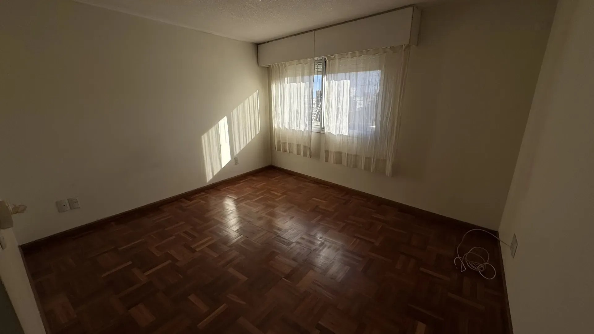 Alquiler Apartamento de 3 Dormitorios y 2 Cocheras Malvín · Foto 2