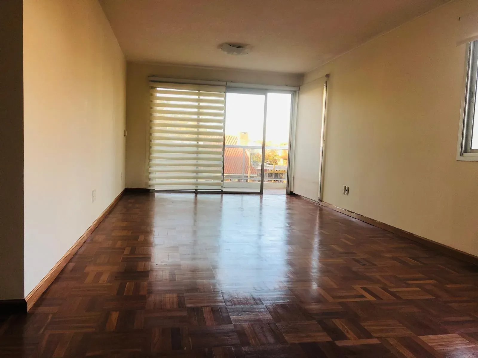 Alquiler Apartamento de 3 Dormitorios y 2 Cocheras Malvín · Foto 2
