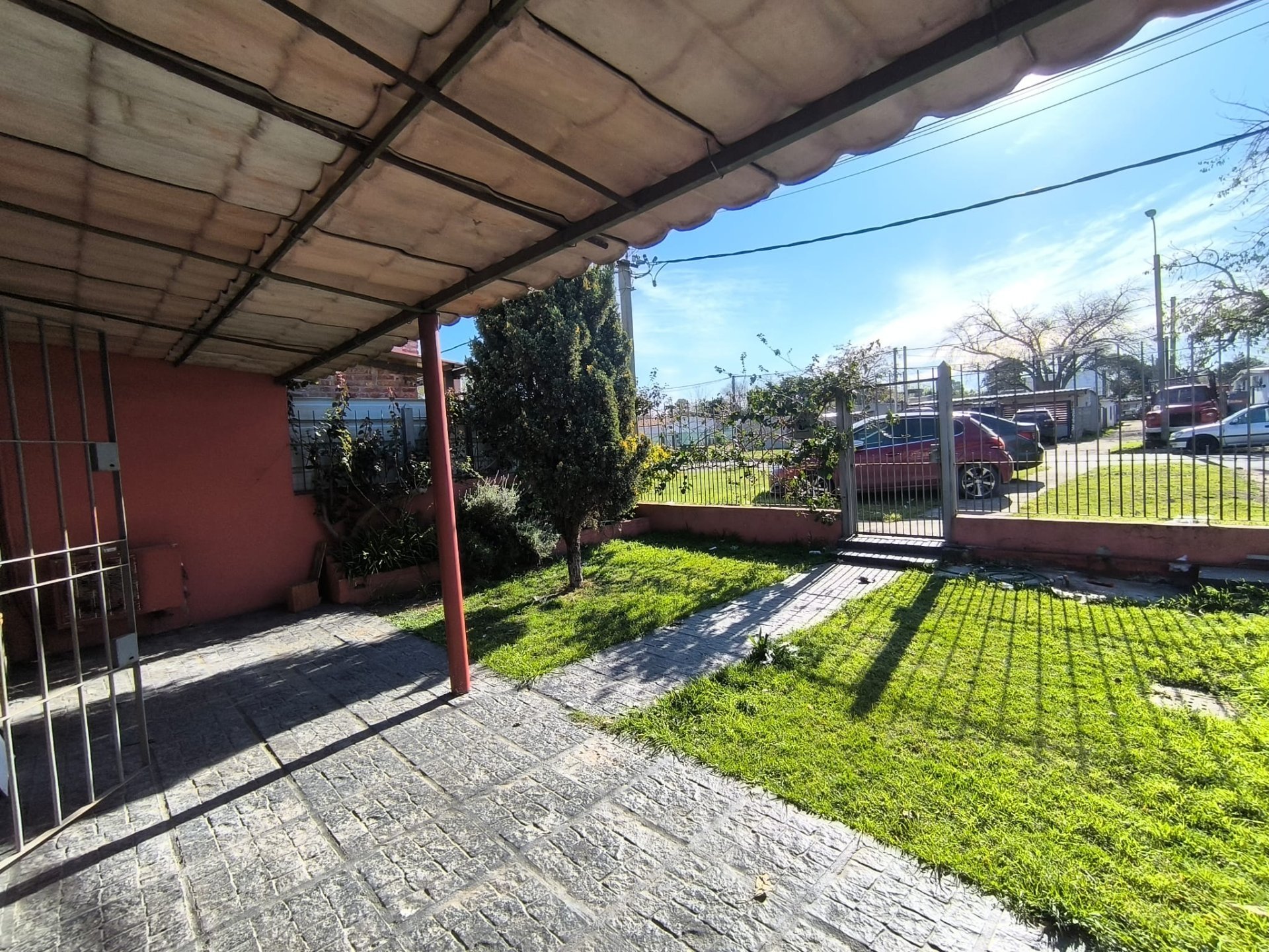ALQUILER CASA DE 1 DORMITORIO Y FRENTE · Foto 2