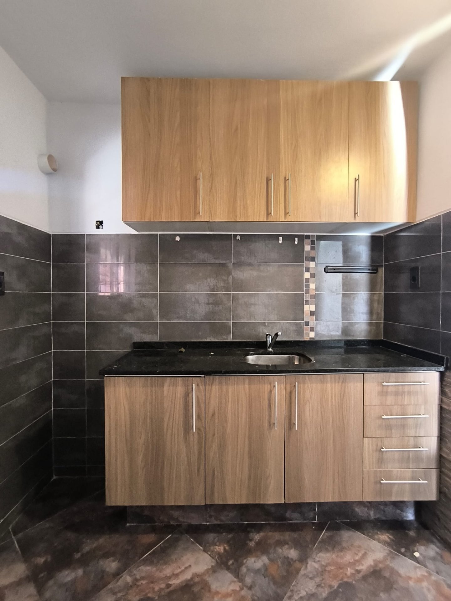 ALQUILER CASA DE 1 DORMITORIO COCHERA Y FRENTE · Foto 4