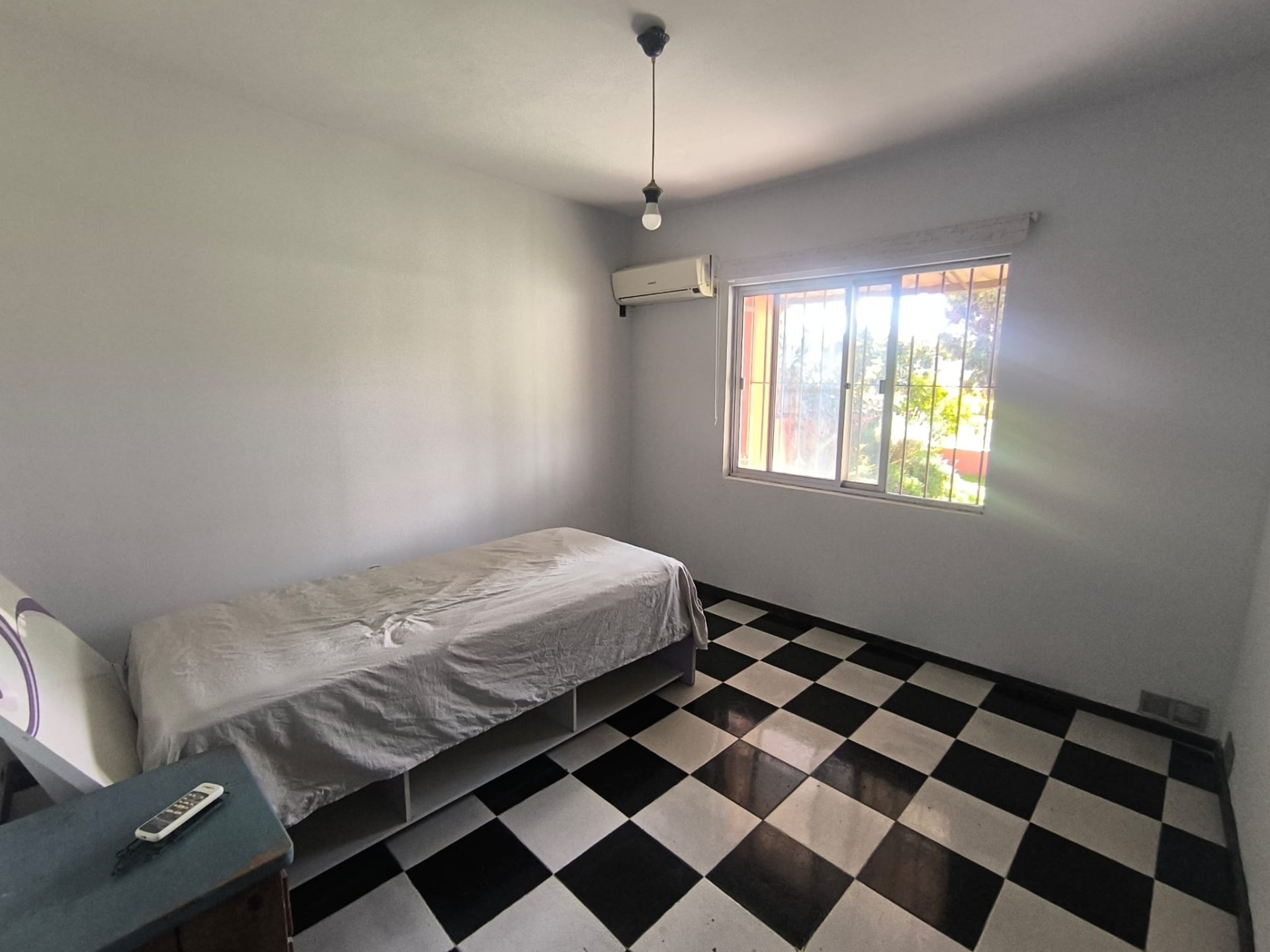ALQUILER CASA DE 1 DORMITORIO COCHERA Y FRENTE · Foto 8